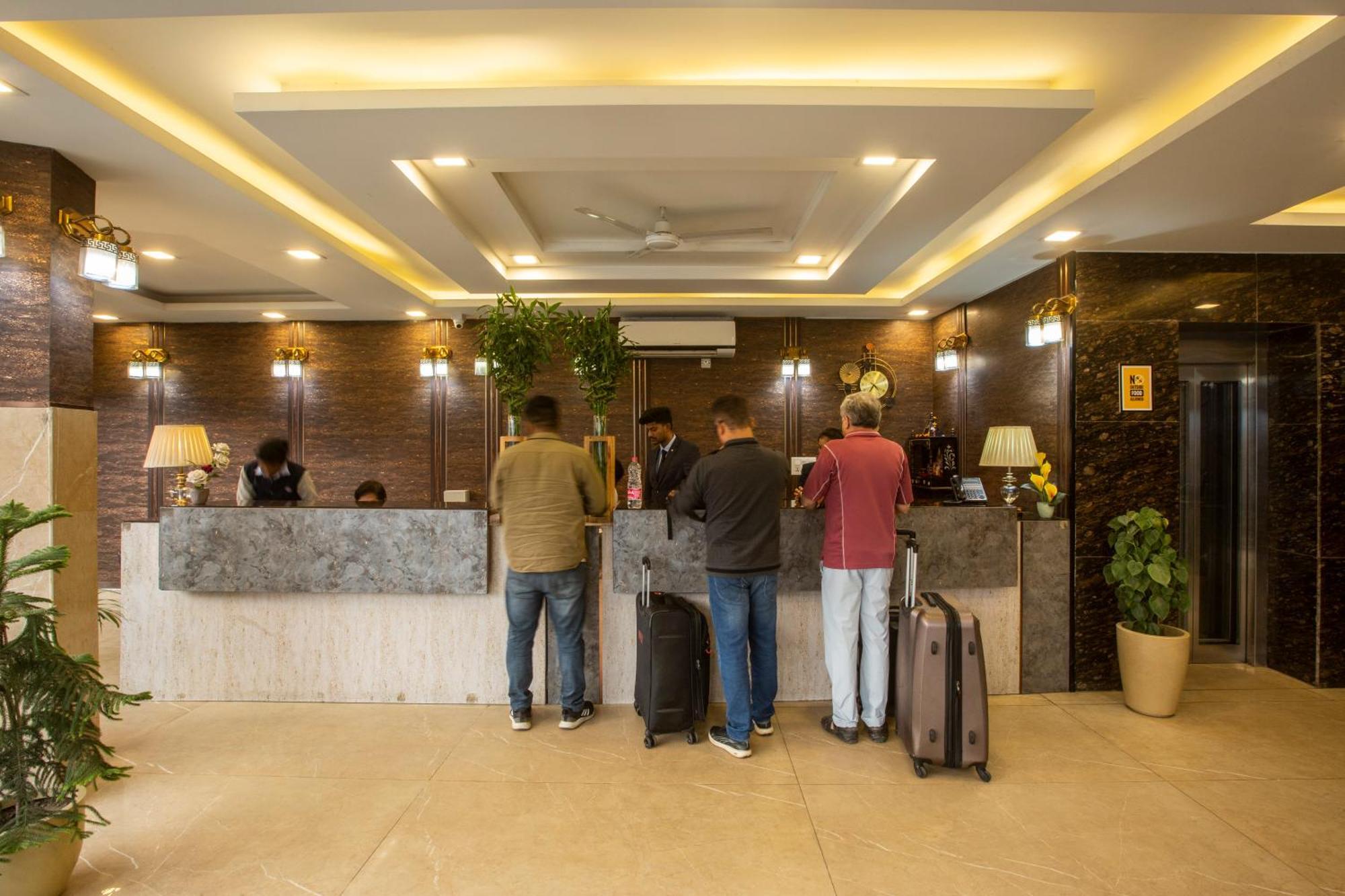 Hotel Prithvi-Raj Near Delhi Airport Нью-Делі Екстер'єр фото