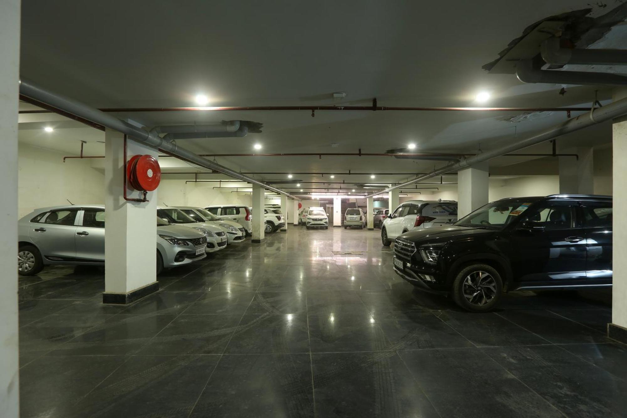 Hotel Prithvi-Raj Near Delhi Airport Нью-Делі Екстер'єр фото