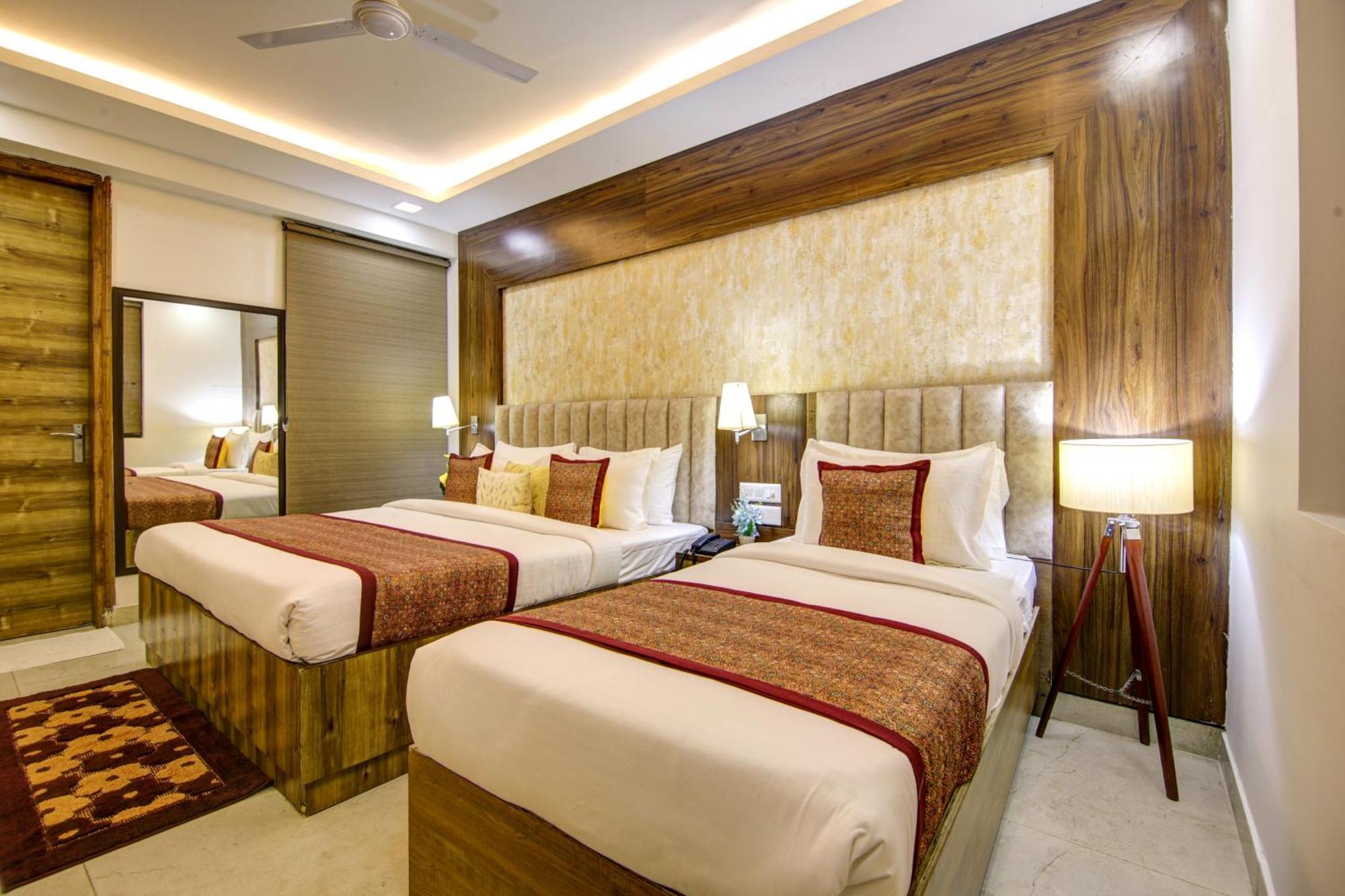 Hotel Prithvi-Raj Near Delhi Airport Нью-Делі Екстер'єр фото