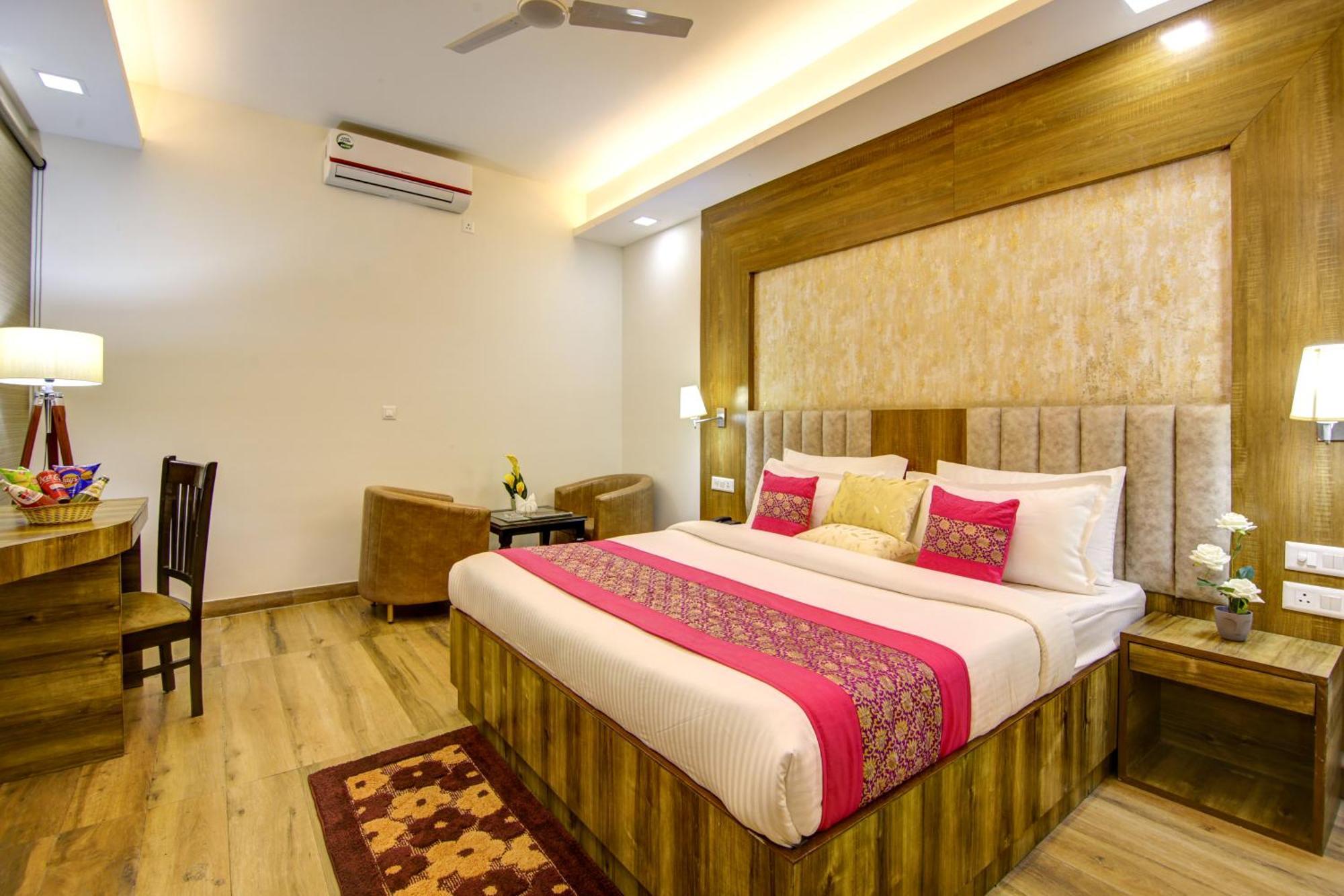 Hotel Prithvi-Raj Near Delhi Airport Нью-Делі Екстер'єр фото