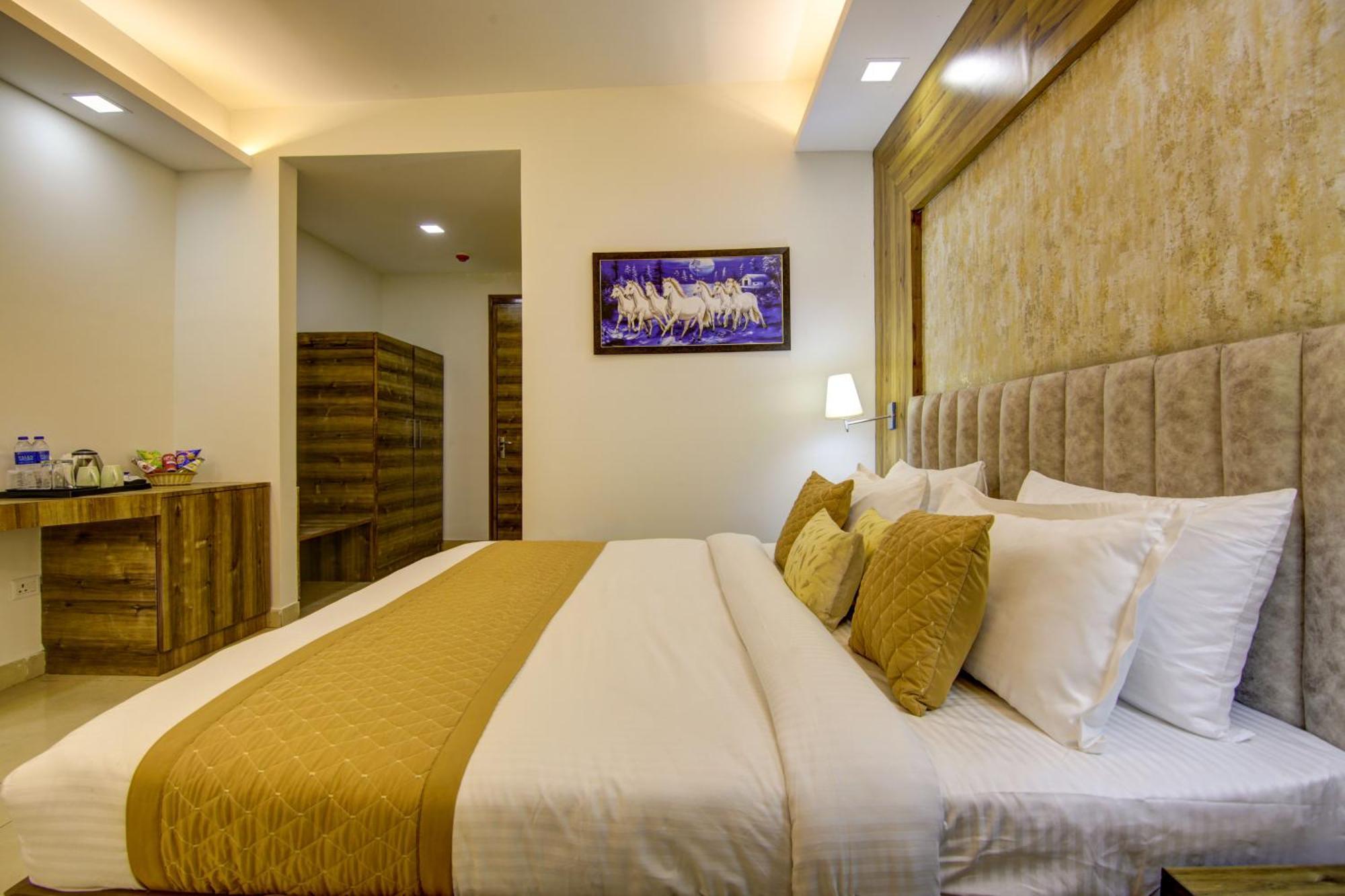 Hotel Prithvi-Raj Near Delhi Airport Нью-Делі Екстер'єр фото