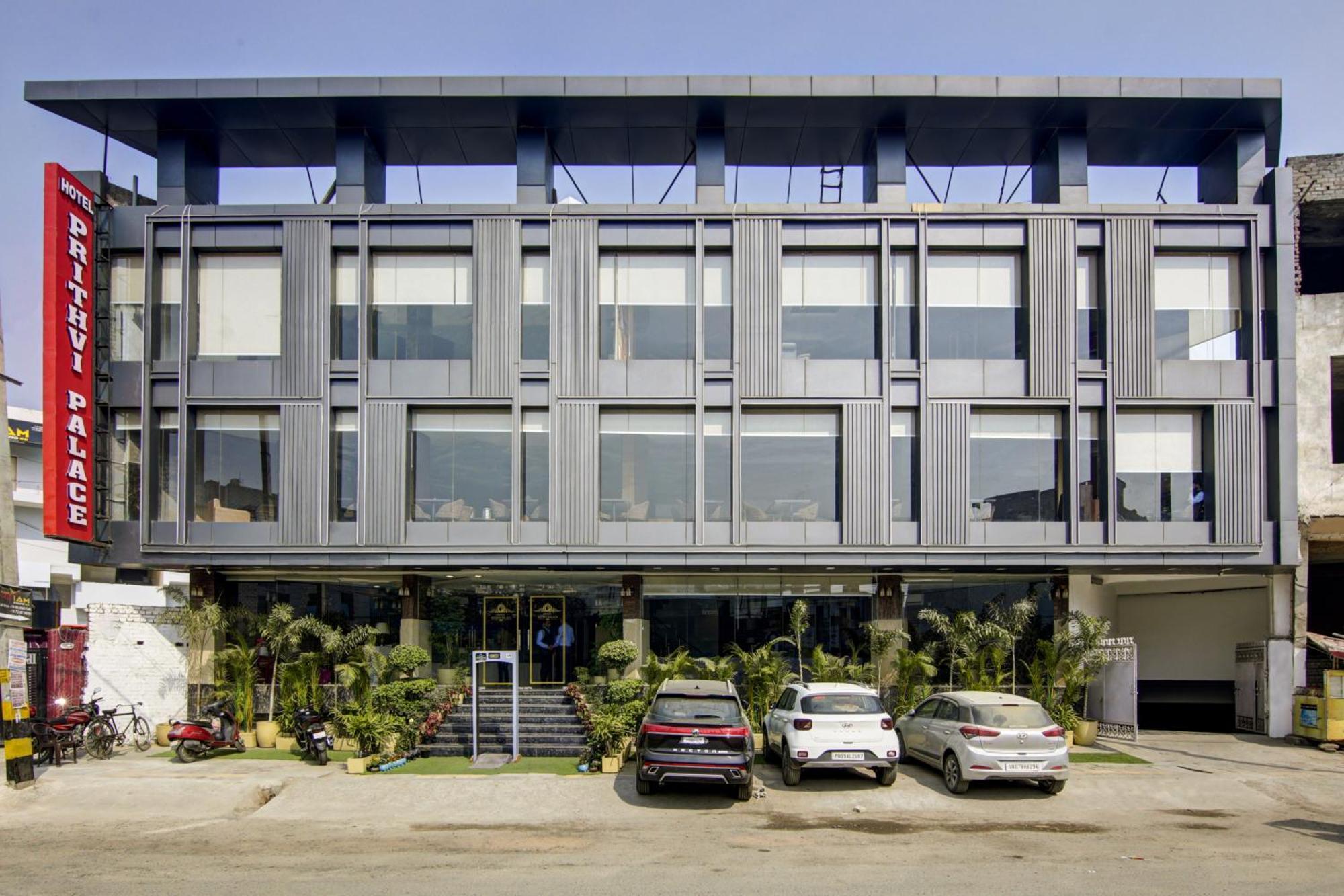 Hotel Prithvi-Raj Near Delhi Airport Нью-Делі Екстер'єр фото