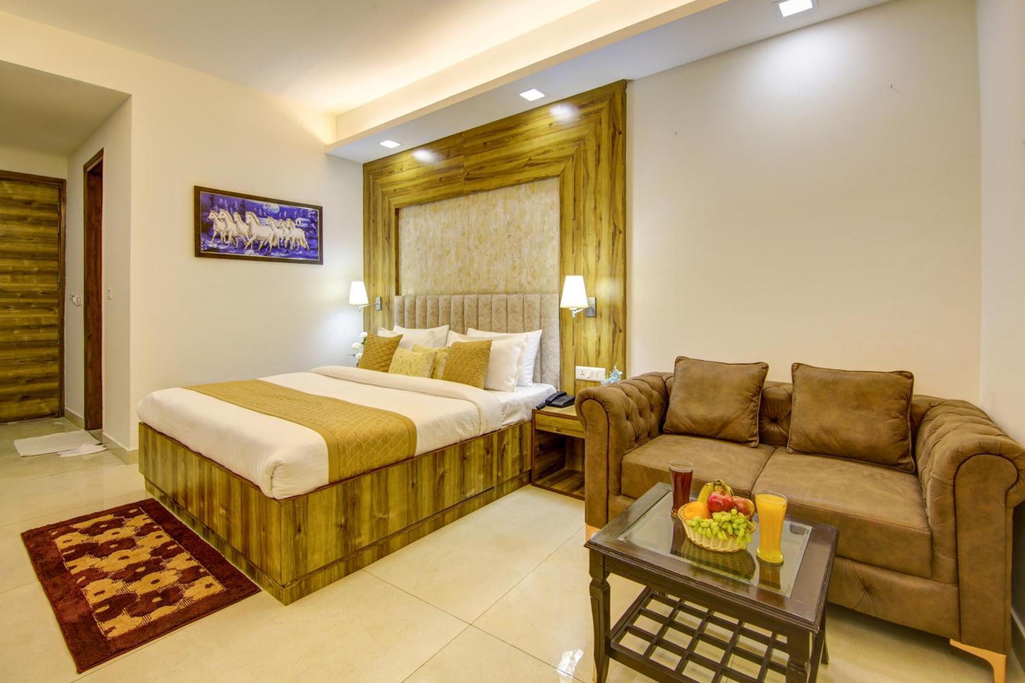 Hotel Prithvi-Raj Near Delhi Airport Нью-Делі Екстер'єр фото