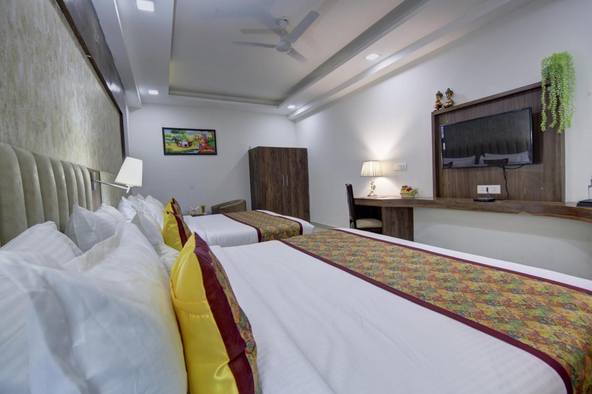 Hotel Prithvi-Raj Near Delhi Airport Нью-Делі Екстер'єр фото