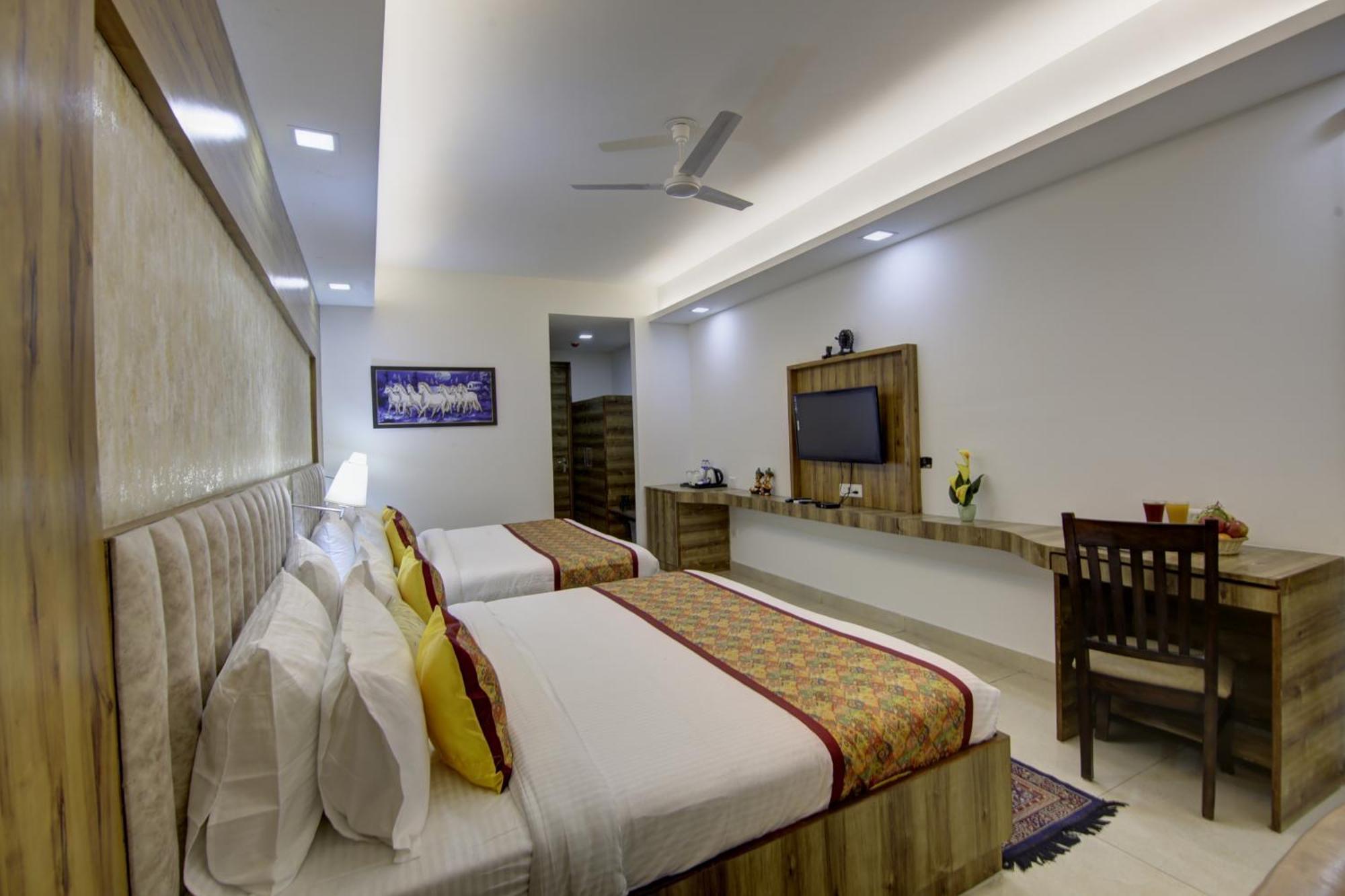 Hotel Prithvi-Raj Near Delhi Airport Нью-Делі Екстер'єр фото